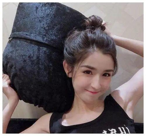 哈尼克孜 吃瓜,瓜田里的璀璨明星